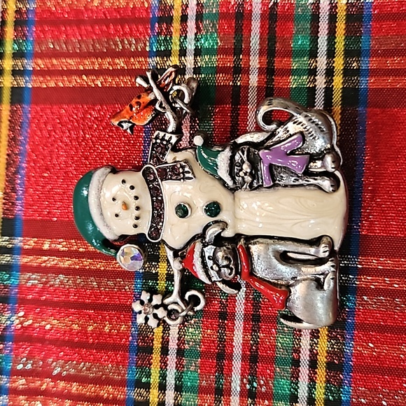 KC Jewelry - VTG MARKED KC . SNOWMAN WITH DOG AND‎ CAT BROOCH PIN VINTAGE